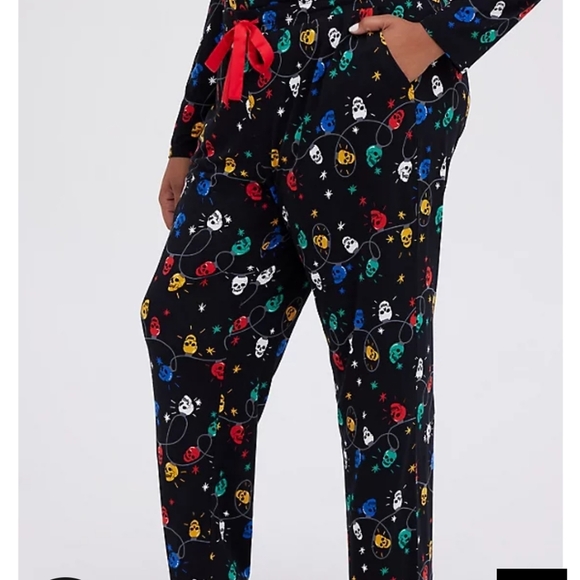 🆕🎄💀 SKULL HOLIDAY LIGHTS PJ SET🎄💀 - Picture 8 of 12